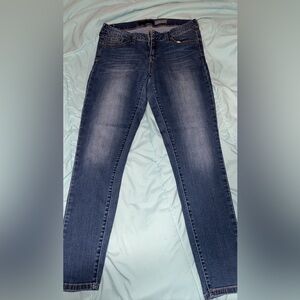 Never worn. Mid Rise. Skinny Jeans